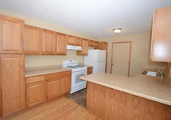 3rd image of 10638 Quincy Blvd NE
