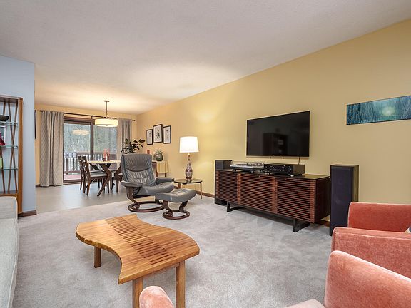 5th image of 3000 Parkview Ave