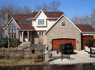 695 Schifsky Rd, Shoreview, MN 55126