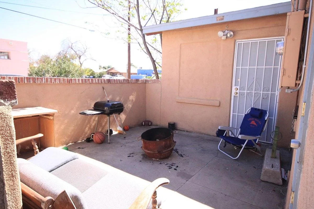 3 bed, 1050 sqft, $2,100 — Photo 3