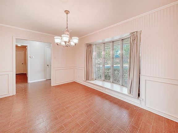 5th image of 309 Gladstone St