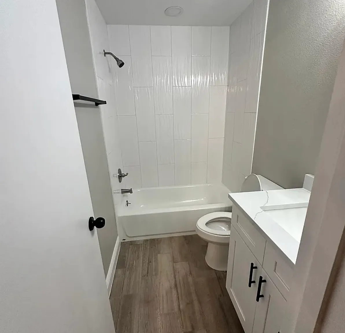 2 bed, 1100 sqft, $1,300 — Photo 3