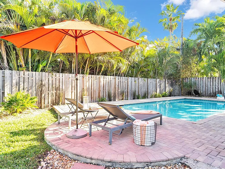 3221 Seaward Dr — Photo 3