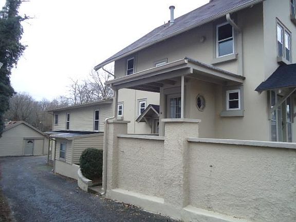 5th image of 272 Houston Ave