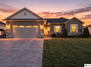 254 Briarwood Ln, Seward, NE 68434