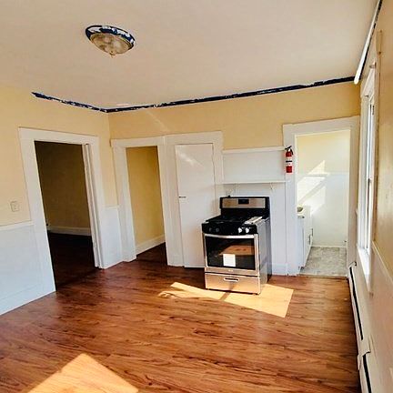 4th image of 22 Whittier St Floor 2