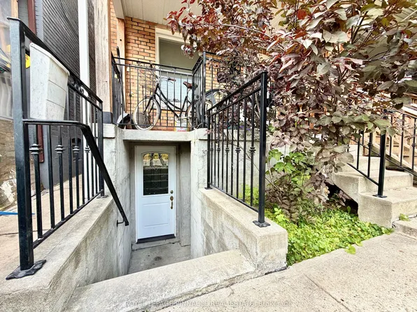 136 Campbell Ave, Toronto, ON M6P 3V2