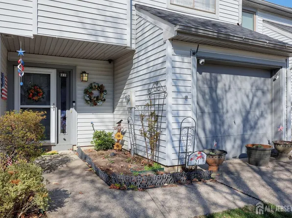 21 Lexington Cir, Matawan, NJ 07747