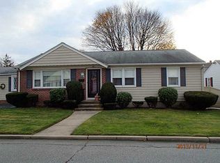 54 Massachusetts St, Cranston, RI 02920