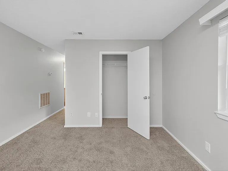 Sawbranch Apartments — Photo 56