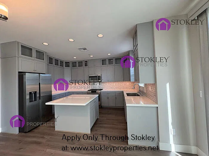 4 bed, 3.0 bath, 2237 sqft, $5,695 — Photo 4