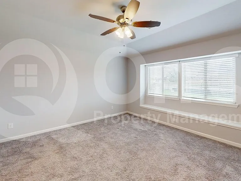 1016 Highberry Dr — Photo 8