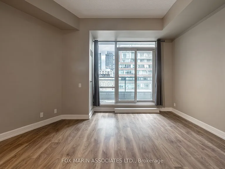 112 George St S #S403 — Photo 10