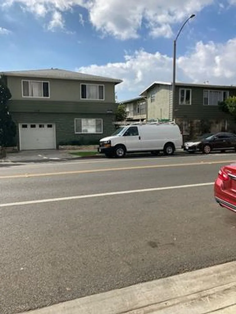 1410 — Photo 2