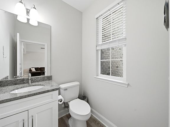 5th image of 308 Pantigo Ln