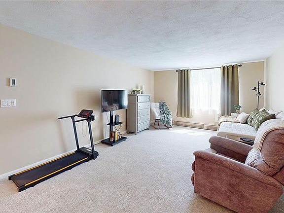 4th image of 201 Woodlawn Ave APT 104