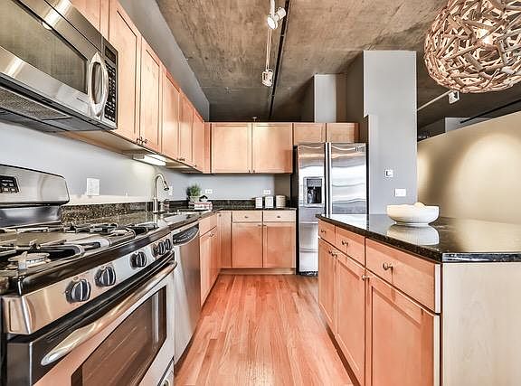 3rd image of 849 N Franklin St Unit 608
