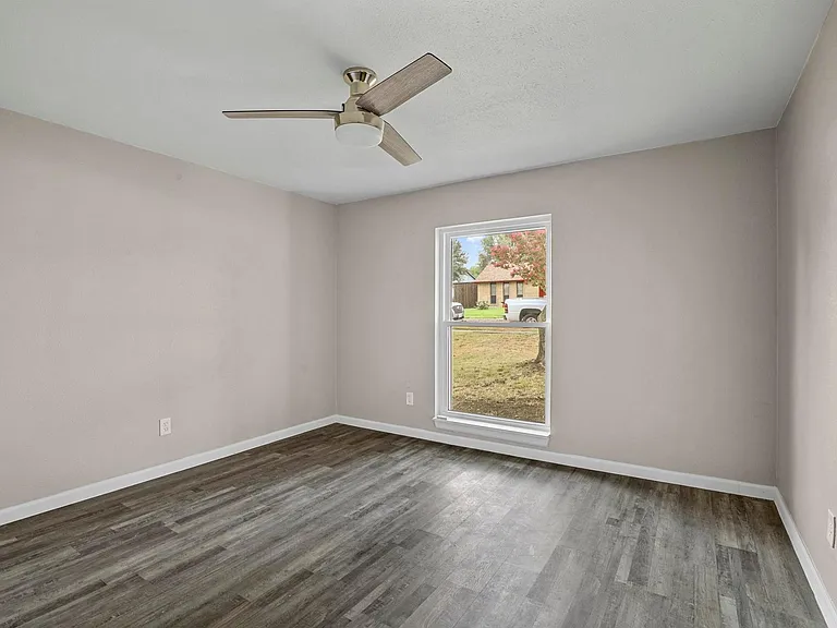 4904 Watkins Dr — Photo 12