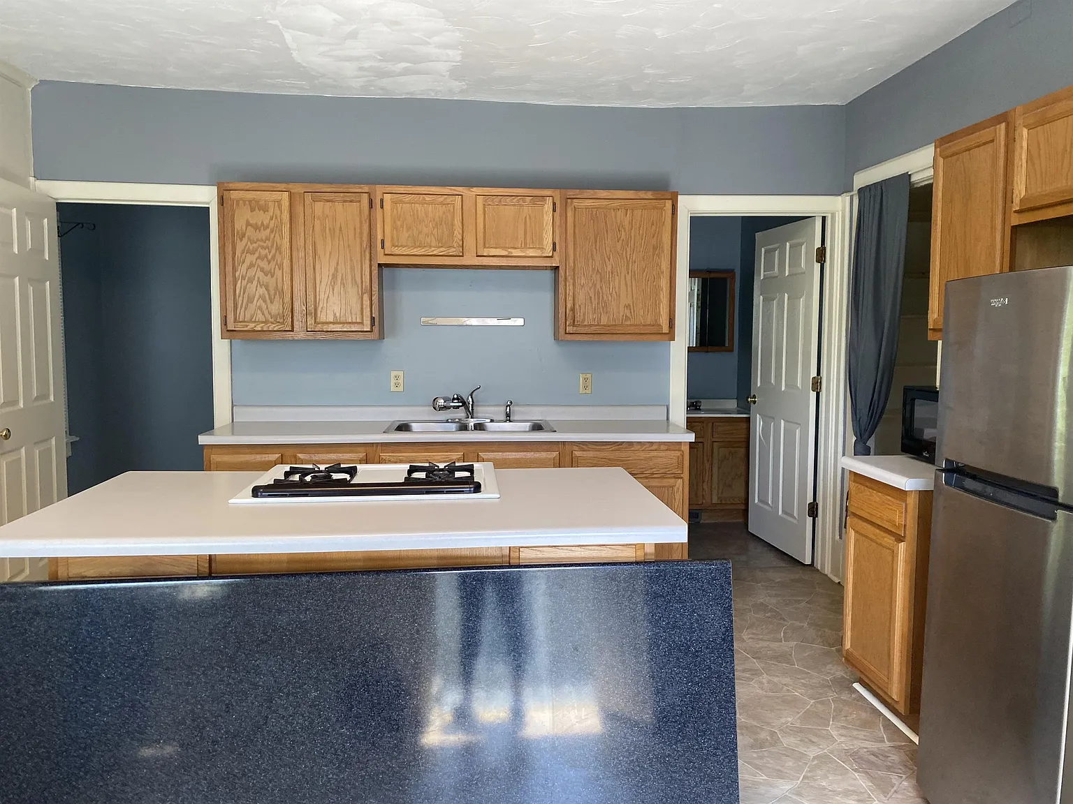 1613 N Van Buren St - A — Photo 1