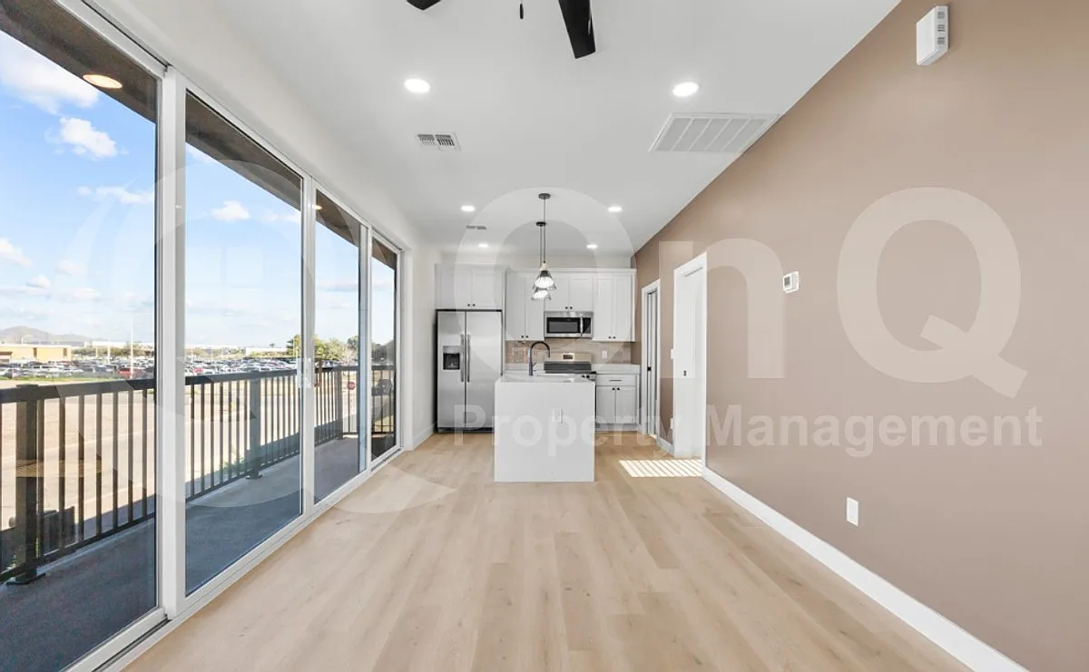 2 bed, 1.0 bath, 700 sqft, $1,800 — Photo 4