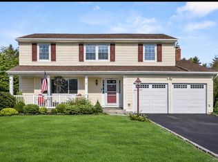 11 Marlboro Ln, East Islip, NY 11730