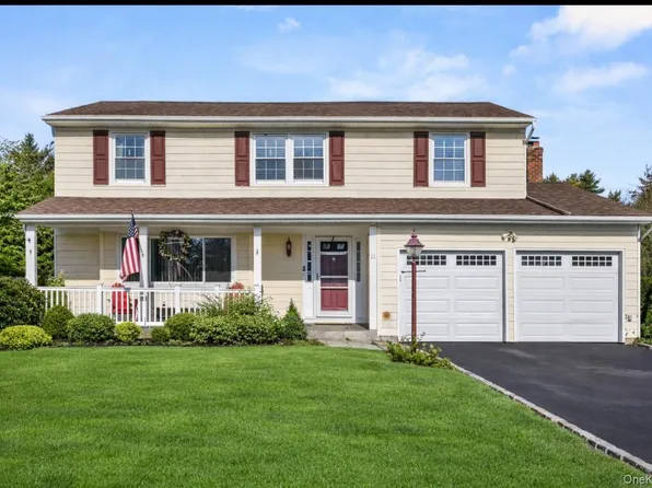 11 Marlboro Lane, East Islip, NY 11730