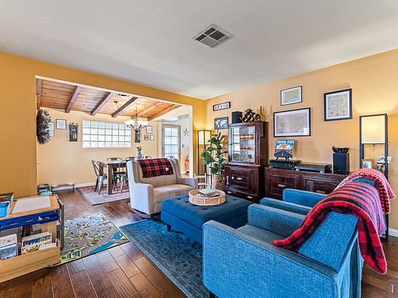 3rd image of 16619 Runnymede St