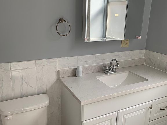 4th image of 3073 N Avers Ave #2
