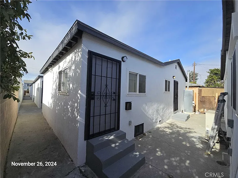 10916 S Inglewood Ave #1/2 — Photo 3