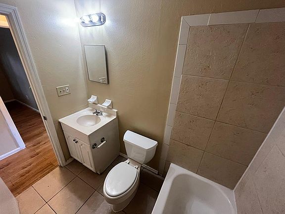 4th image of 2823 Anthony Dr APT B
