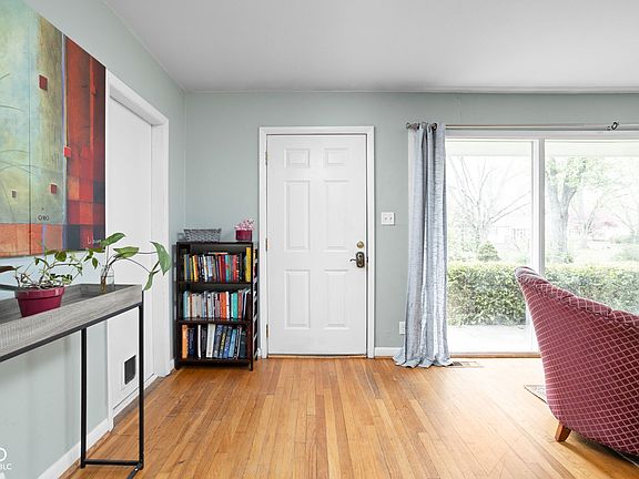 3rd image of 2816 Canterbury Ln