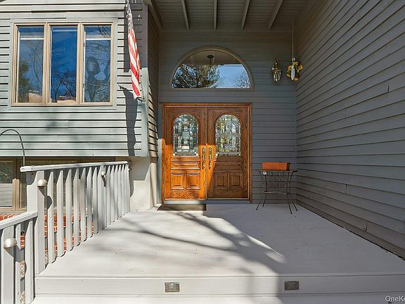 3rd image of 27 Deer Path Road