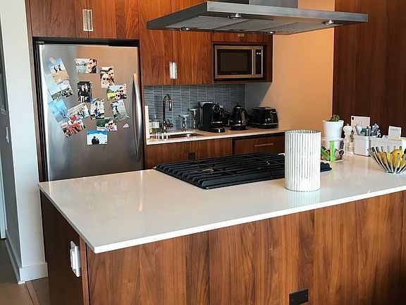 4th image of 500 W 30th St APT 10B