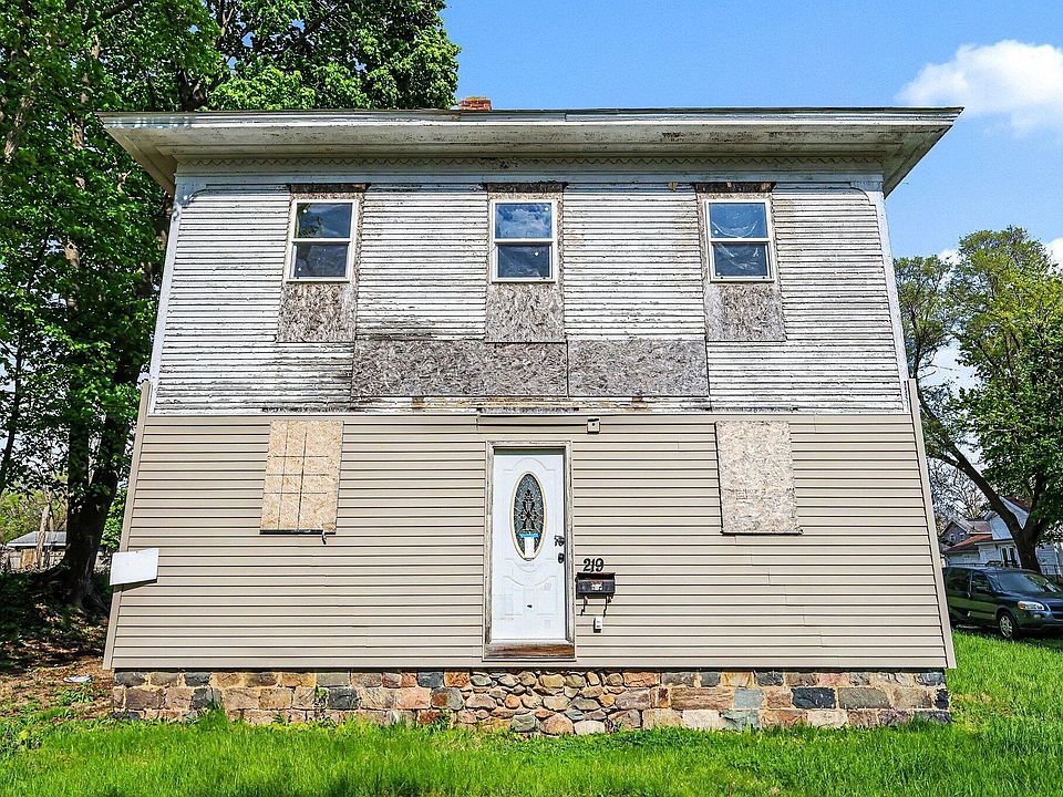 1st image of 219 S Dalrymple St