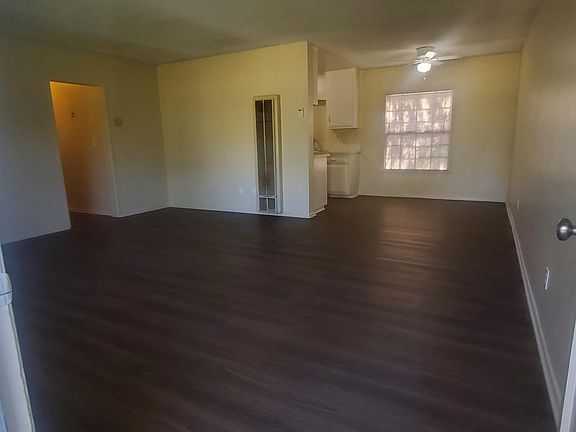 3rd image of 15817 Landmark Dr APT 1