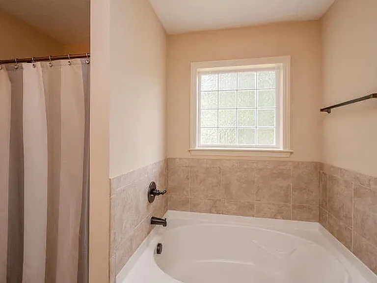 1004 Barrett Dr — Photo 16