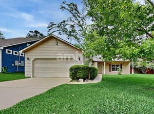 906 Crystal River Rd, Montgomery, TX 77316