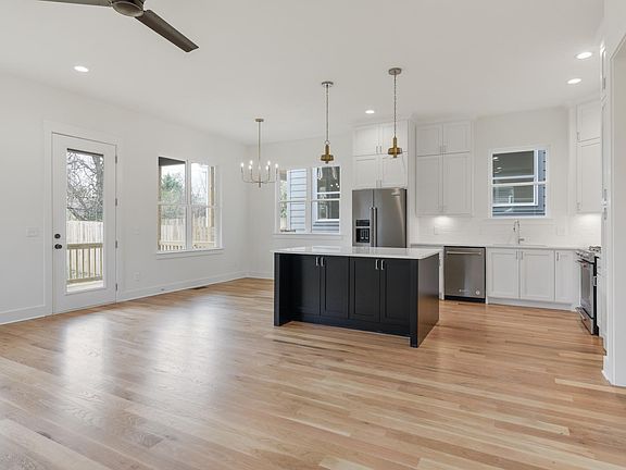 5th image of 298A Vivelle Ave