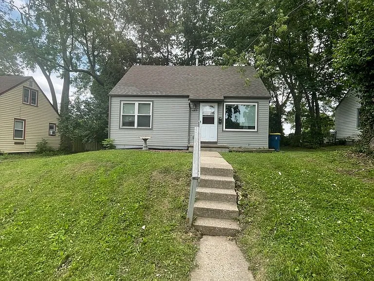667 Thornton St — Photo 1