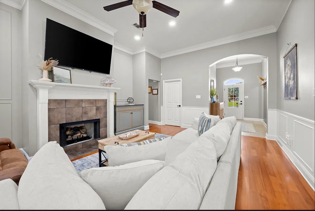 3 bed, 1840 sqft, $2,450 — Photo 2