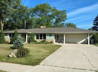 206 Regal Dr, Fredonia, WI 53021