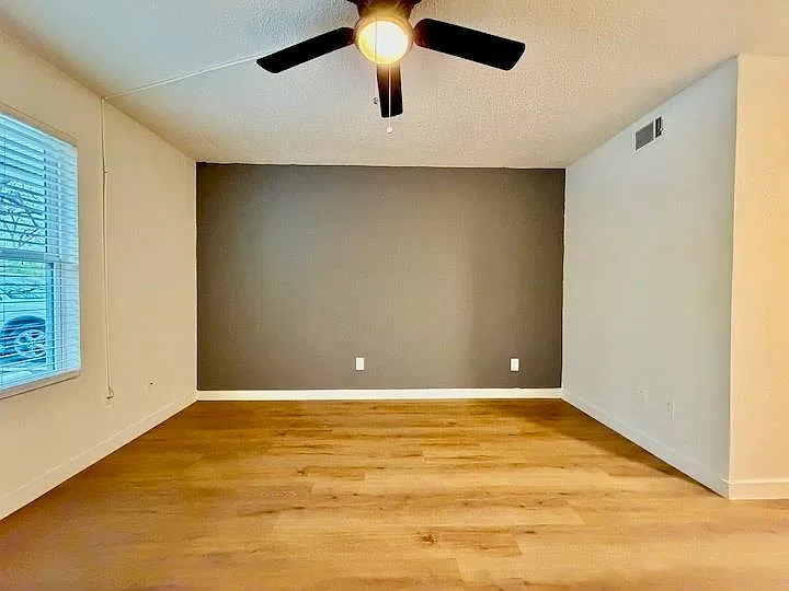 Studio, 1.0 bath, 400 sqft, $995 — Photo 3