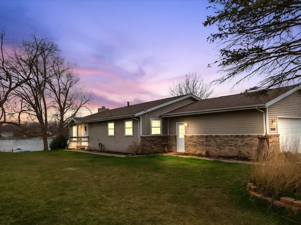 1559 Happy Valley Rd, Crown Point, IN 46307