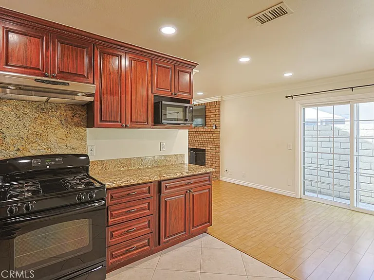 11851 Wisteria Ave — Photo 14