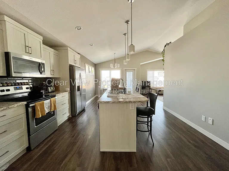 31 Northlander Ln W #UPPER LEVEL — Photo 7