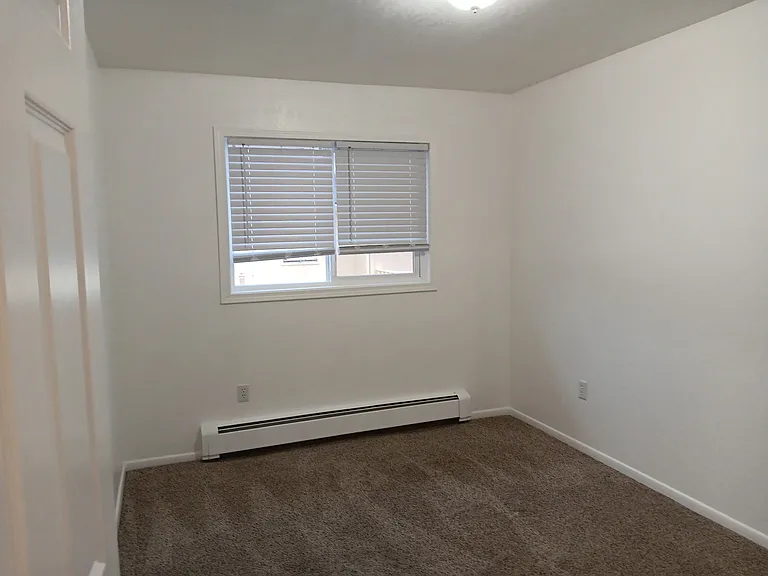 Eagle Crest Manor — Photo 11