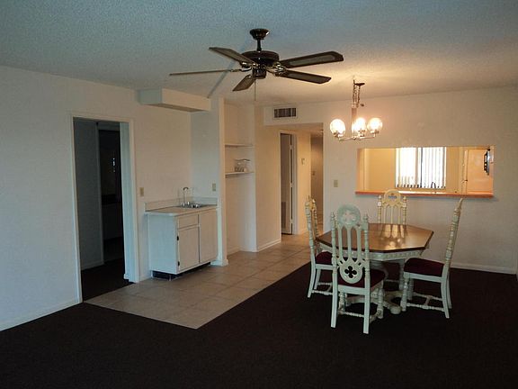 Din Rm & Wet Bar 1