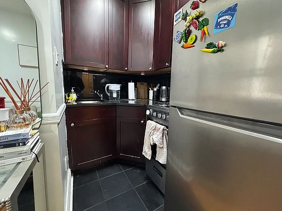 3rd image of 128 Thompson St APT 6