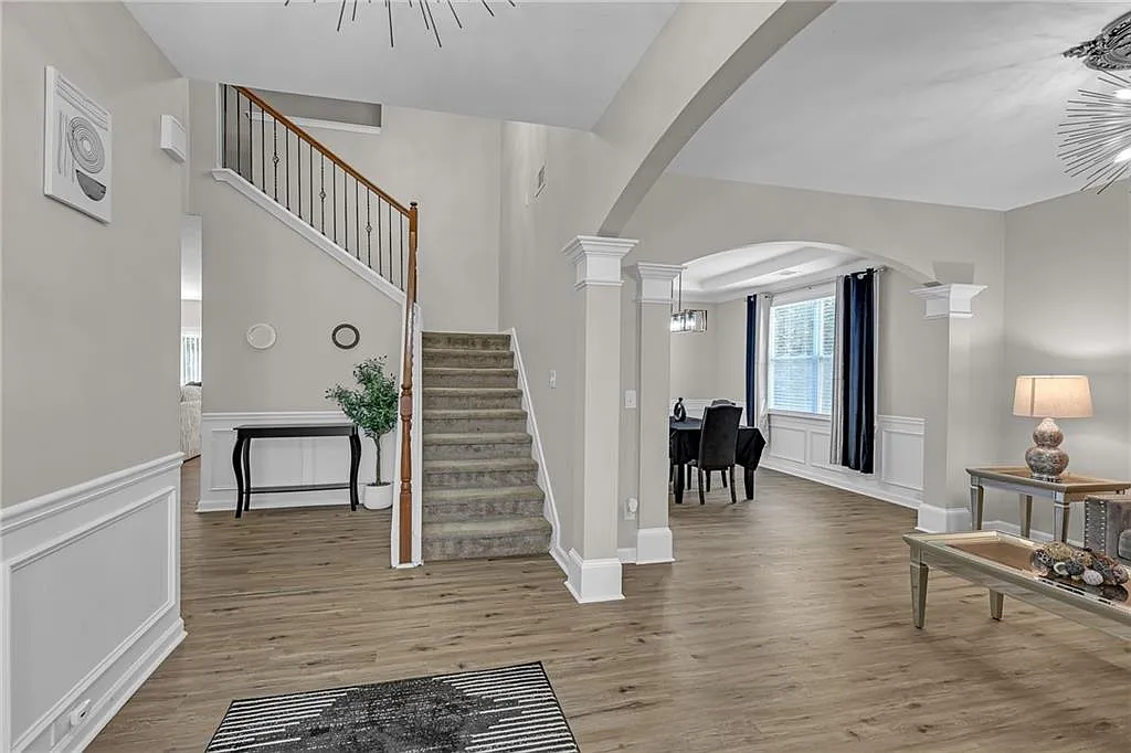 4 bed, 2.5 bath, 3056 sqft, $4,995 — Photo 4