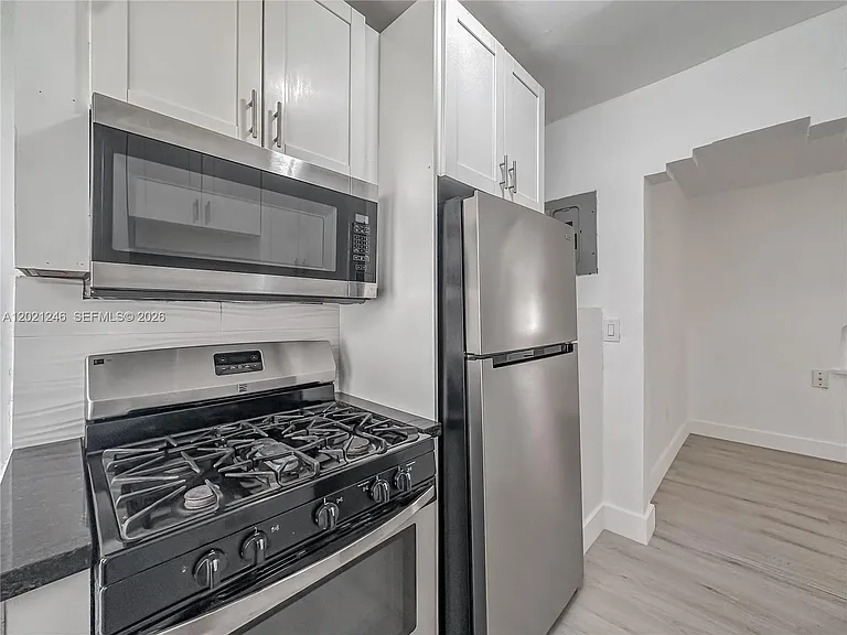955 Bay Dr #2 — Photo 6